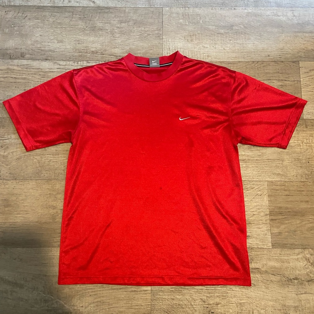 Men’s Red Tiny Nike Check T-Shirt Size Large.